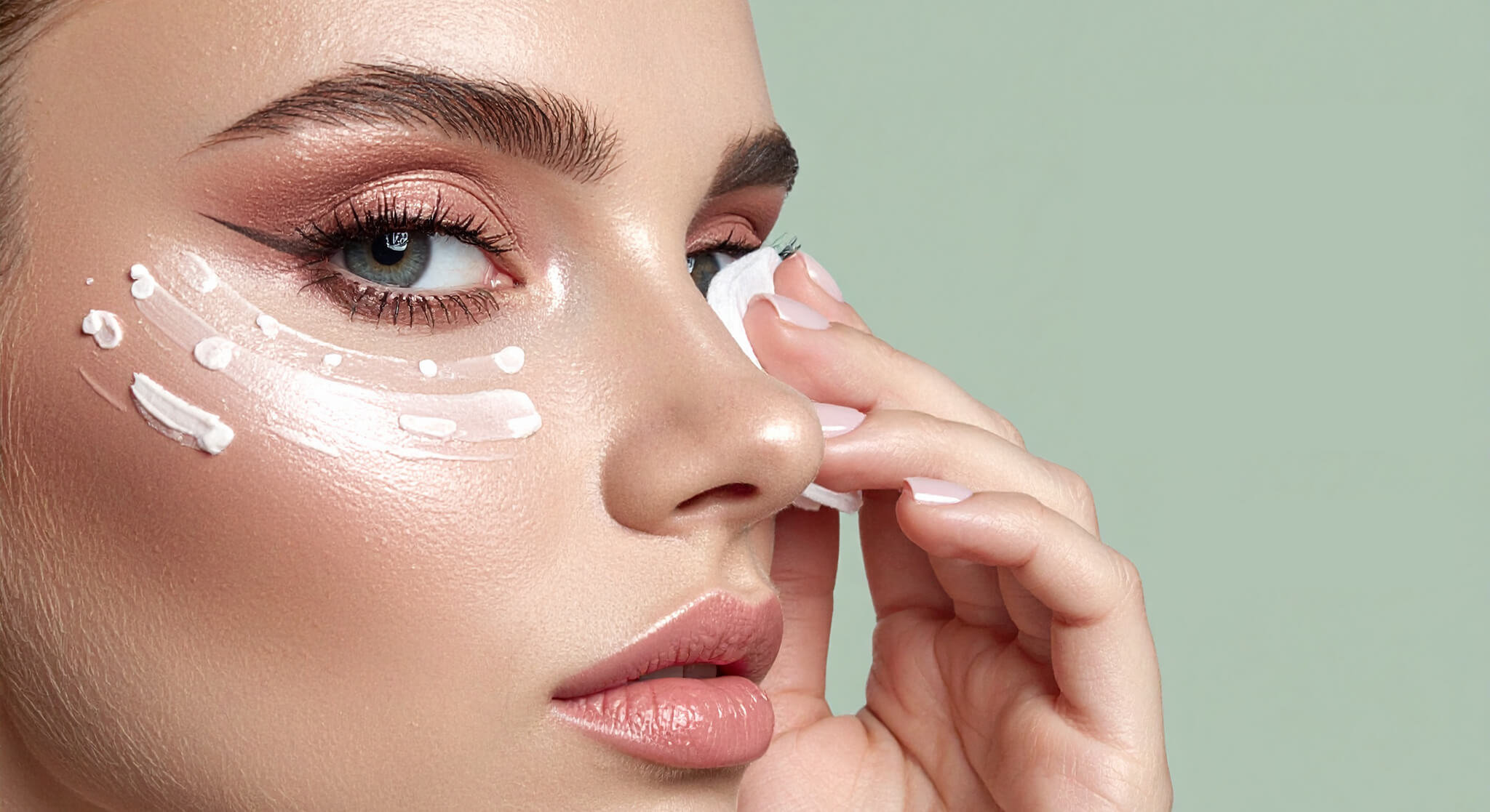 Do Oil-Blotting Papers Ruin Your Makeup Before a Meeting?